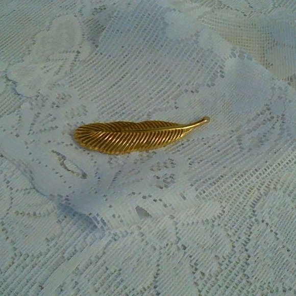 Women's Gold Feather Brooch - Picture 1 of 3